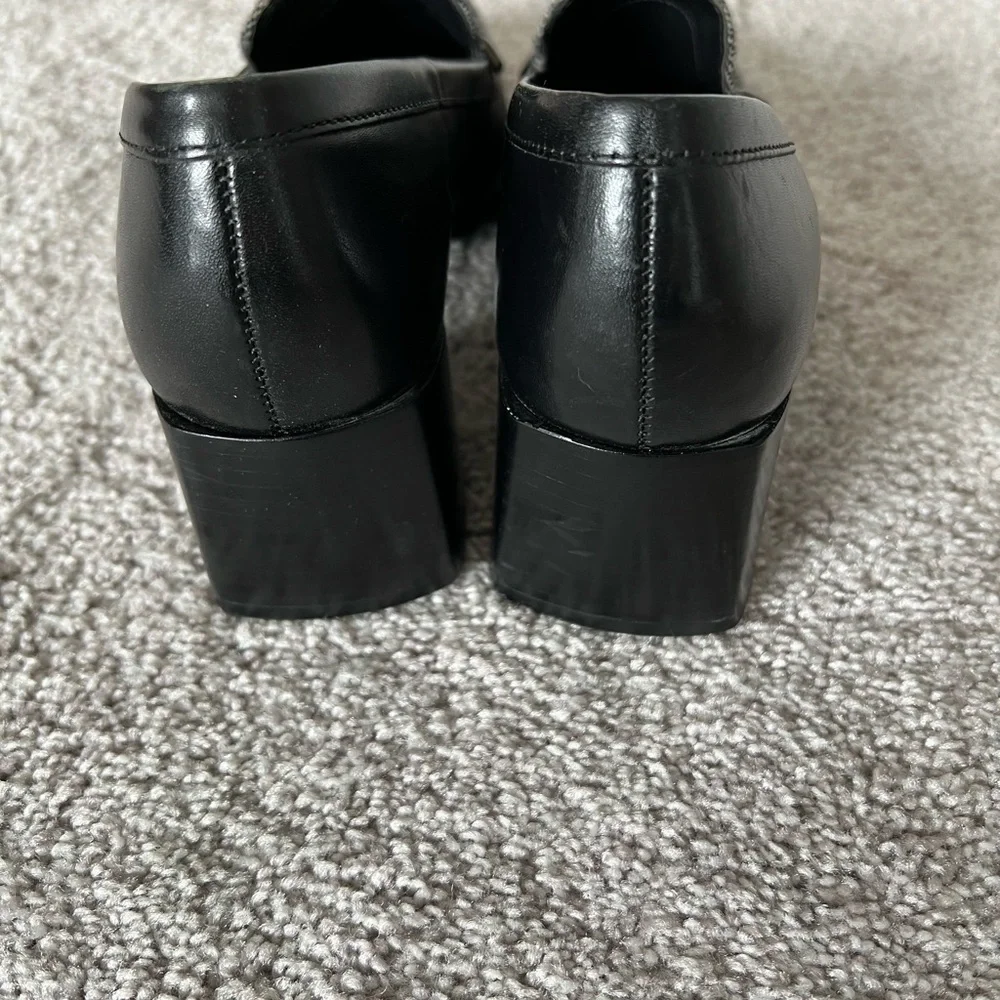 Bandolino Black and Gray Loafers size 6.5 EUC